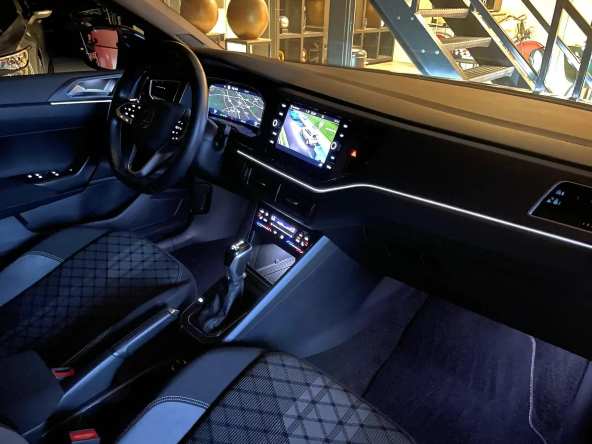 1.0 TSI R-Line Black Style/ Cam/ Keyless/ IQ LED/ 18''LMV/ CarPlay