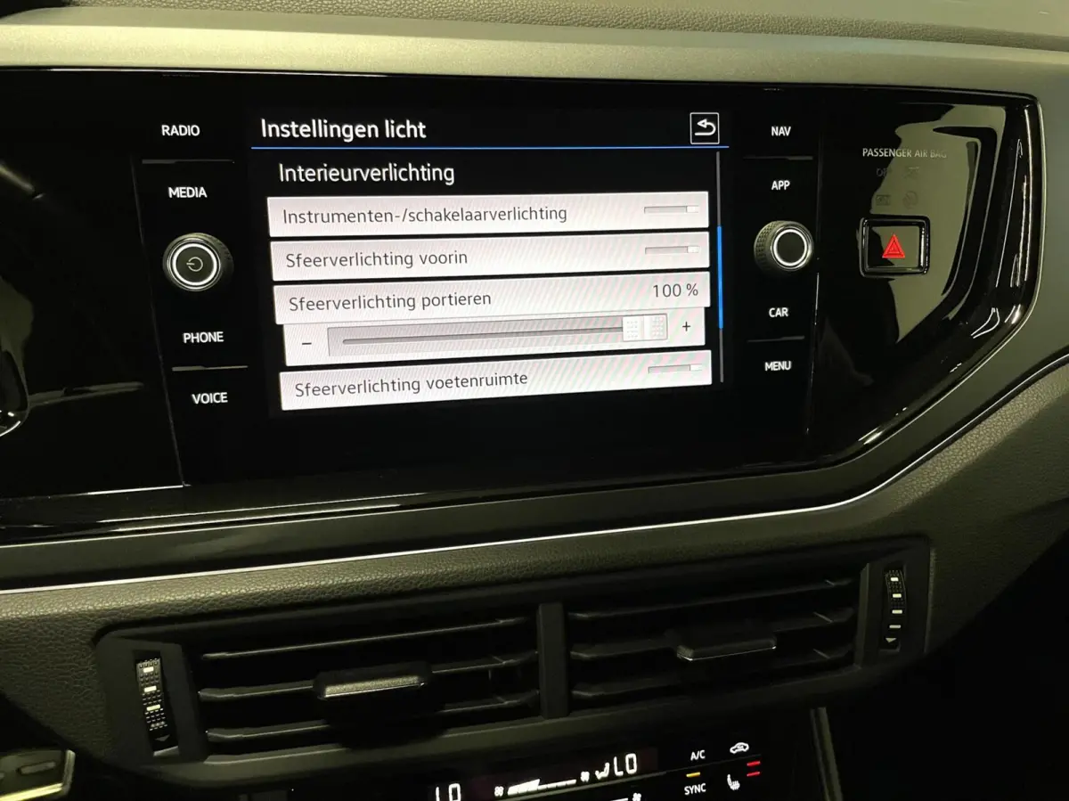 1.0 TSI R-Line Black Style/ Cam/ Keyless/ IQ LED/ 18''LMV/ CarPlay