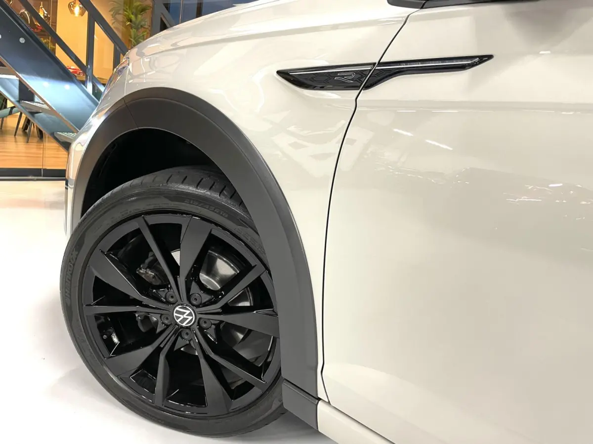 1.0 TSI R-Line Black Style/ Cam/ Keyless/ IQ LED/ 18''LMV/ CarPlay