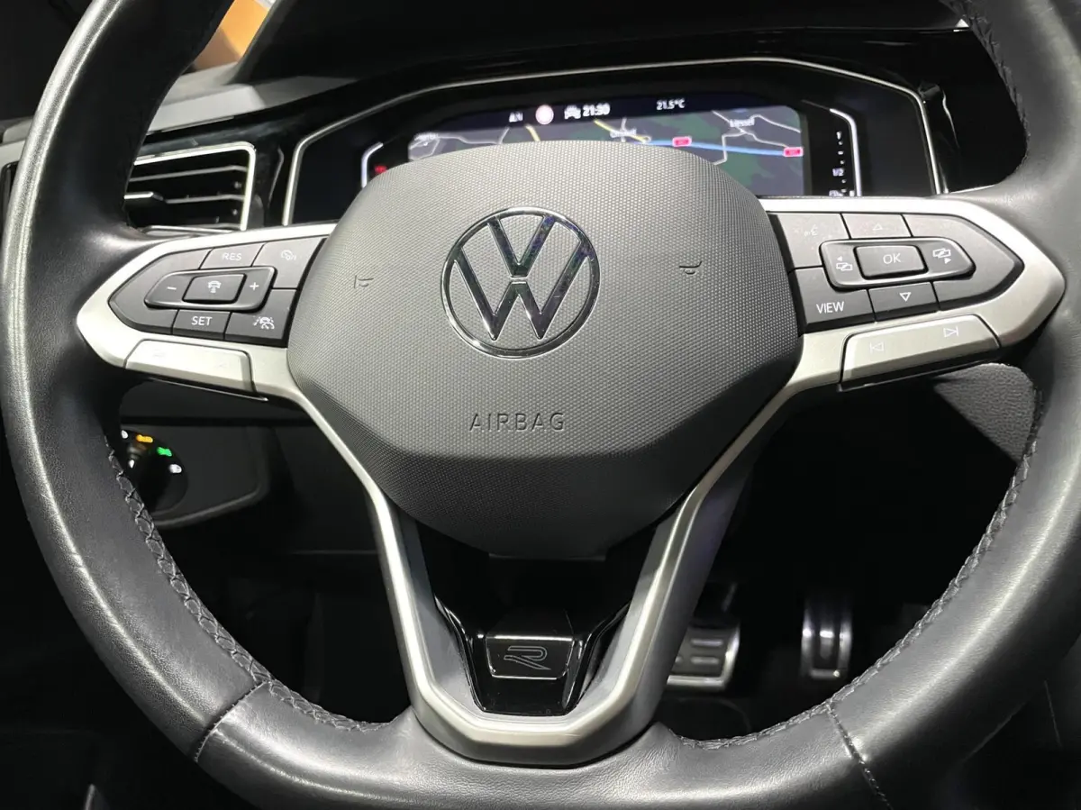 1.0 TSI R-Line Black Style/ Cam/ Keyless/ IQ LED/ 18''LMV/ CarPlay