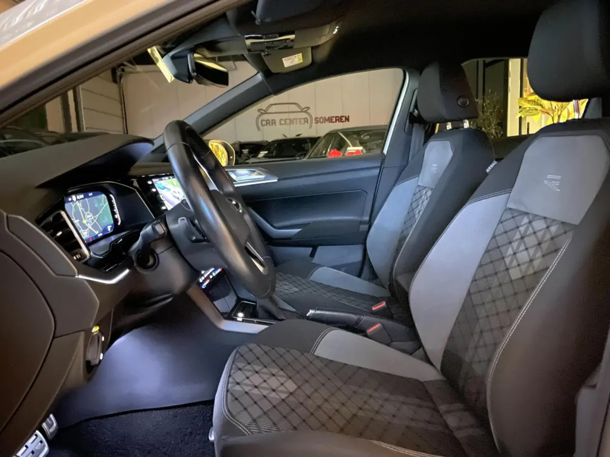 1.0 TSI R-Line Black Style/ Cam/ Keyless/ IQ LED/ 18''LMV/ CarPlay