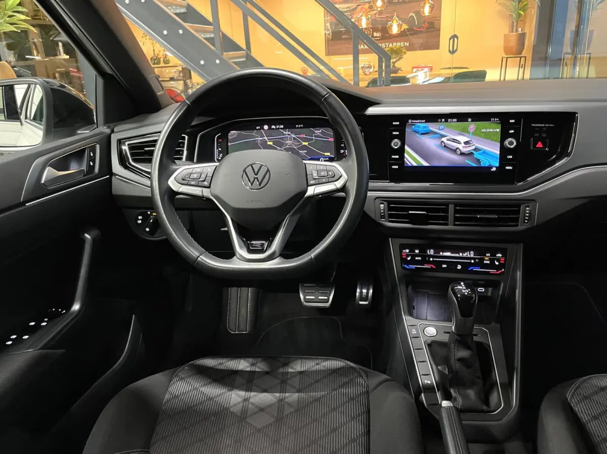 1.0 TSI R-Line Black Style/ Cam/ Keyless/ IQ LED/ 18''LMV/ CarPlay