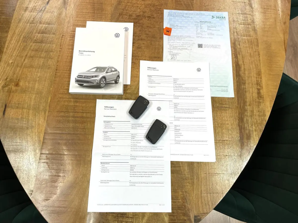 1.0 TSI R-Line Black Style/ Cam/ Keyless/ IQ LED/ 18''LMV/ CarPlay