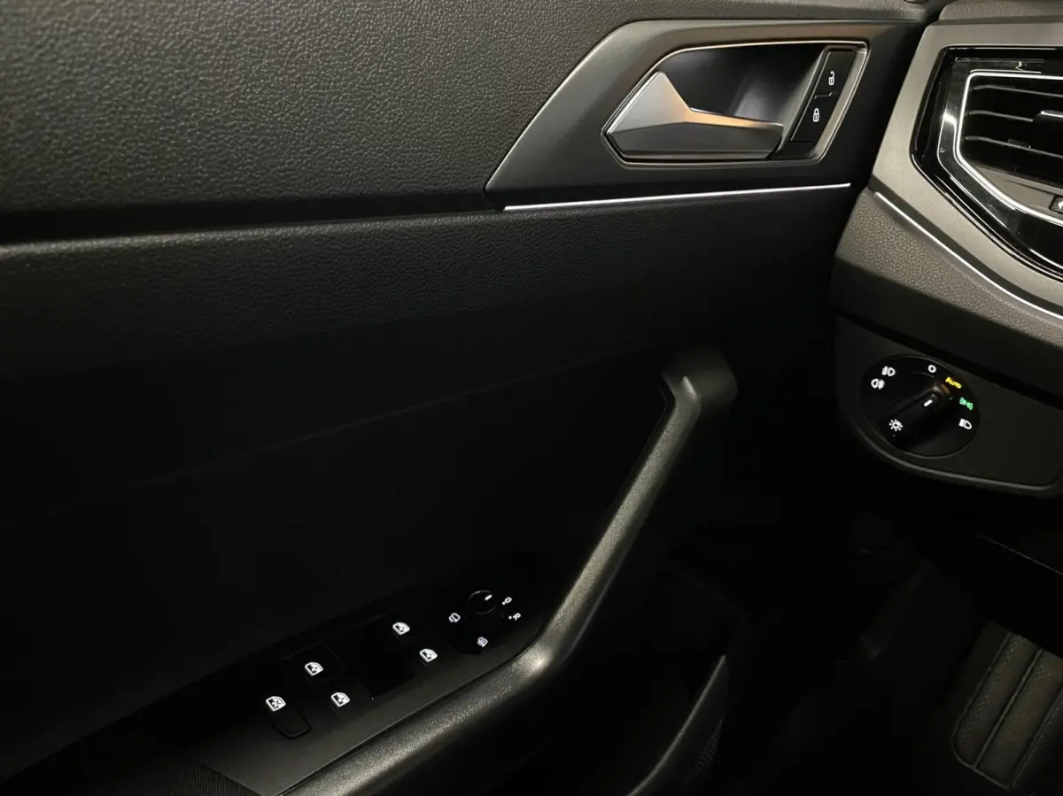 1.0 TSI R-Line Black Style/ Cam/ Keyless/ IQ LED/ 18''LMV/ CarPlay