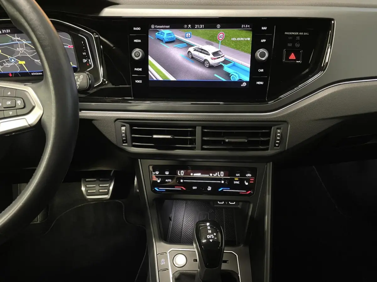 1.0 TSI R-Line Black Style/ Cam/ Keyless/ IQ LED/ 18''LMV/ CarPlay