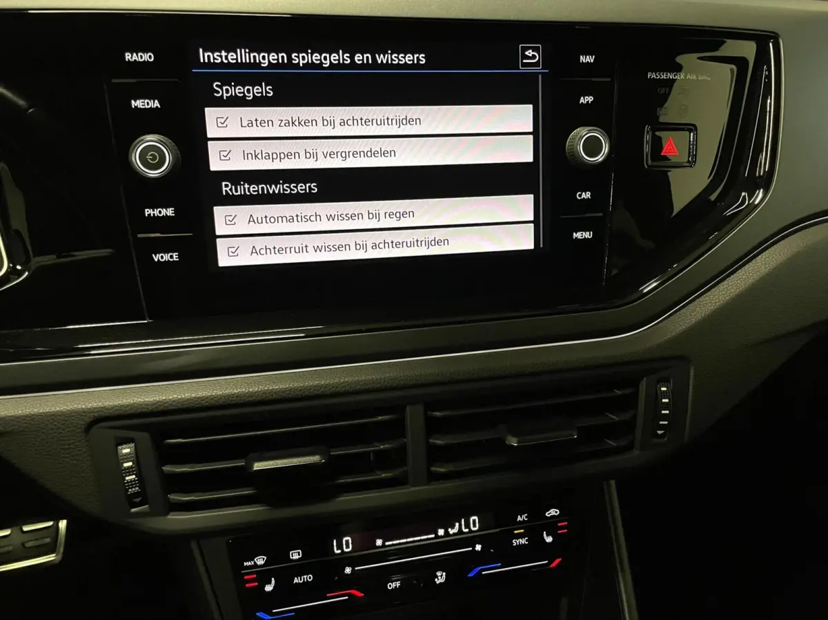 1.0 TSI R-Line Black Style/ Cam/ Keyless/ IQ LED/ 18''LMV/ CarPlay