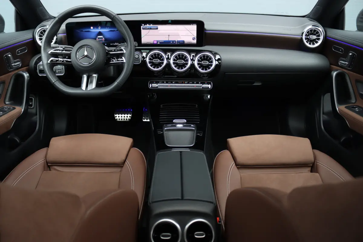 250 e AMG Line | Memory | Distronic | Panoramadak | Keyless Go | Verwarmd Stuurwiel | Camera | Sfeerverlichting |