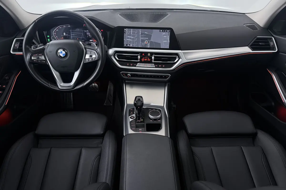 320i Executive Edition (PANORAMADAK, SFEERVERLICHTING, PDC, DEALER ONDERHOUDEN)
