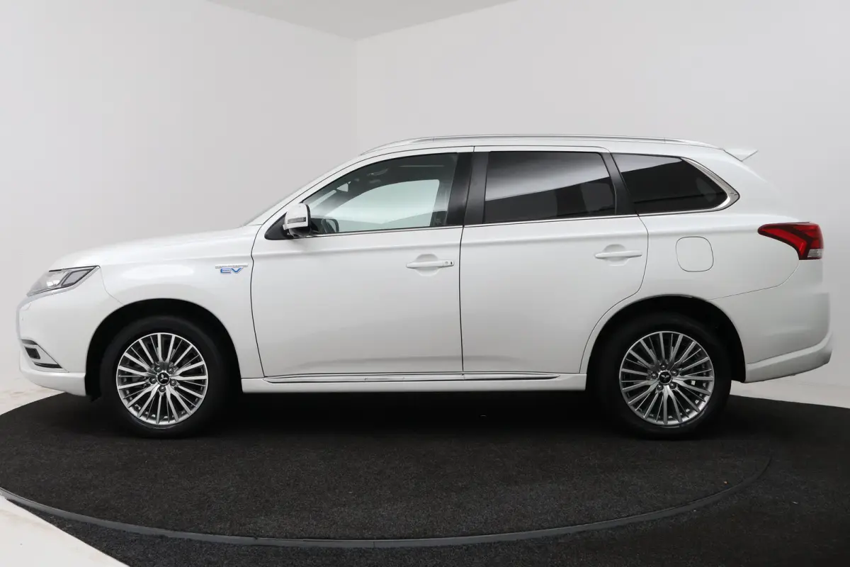 2.4 PHEV Instyle (PANORAMADAK, STUUR-/STOELVERWARMING, 360 CAMERA, LEDER, STUURBEDIENING)