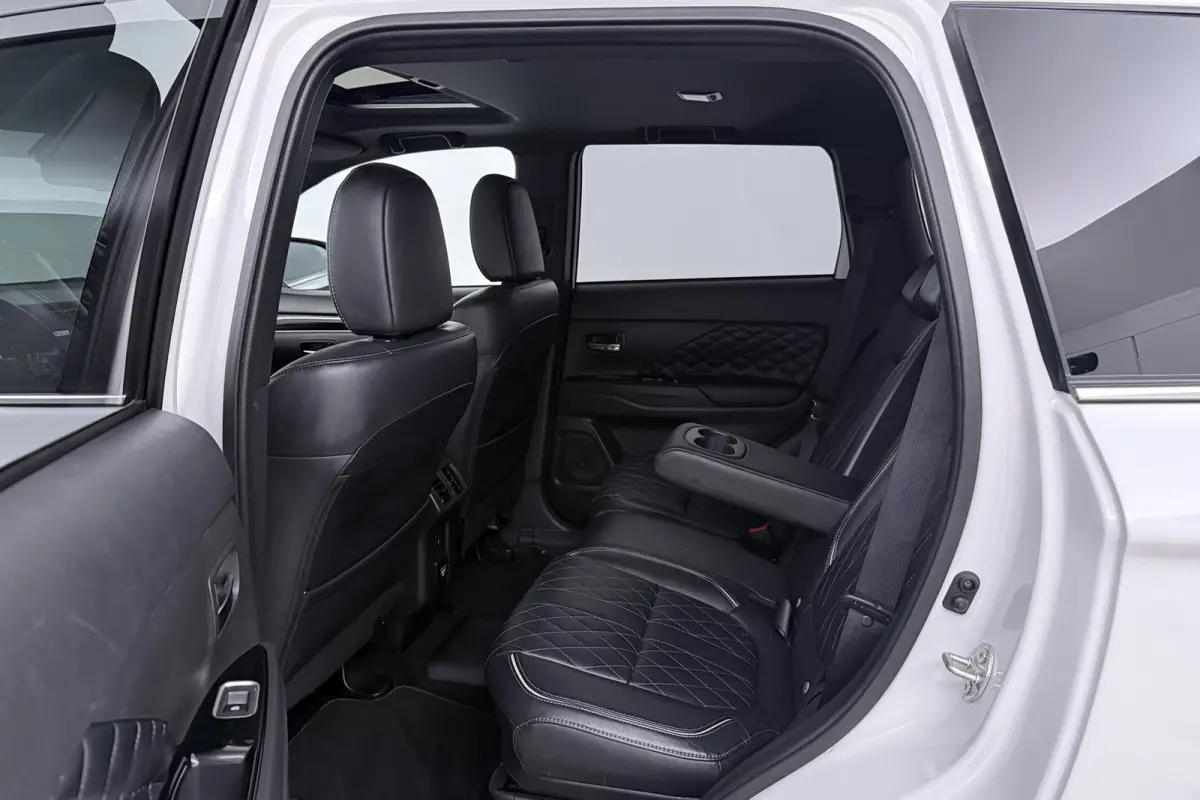 2.4 PHEV Instyle (PANORAMADAK, STUUR-/STOELVERWARMING, 360 CAMERA, LEDER, STUURBEDIENING)
