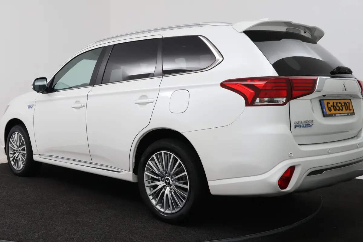 2.4 PHEV Instyle (PANORAMADAK, STUUR-/STOELVERWARMING, 360 CAMERA, LEDER, STUURBEDIENING)