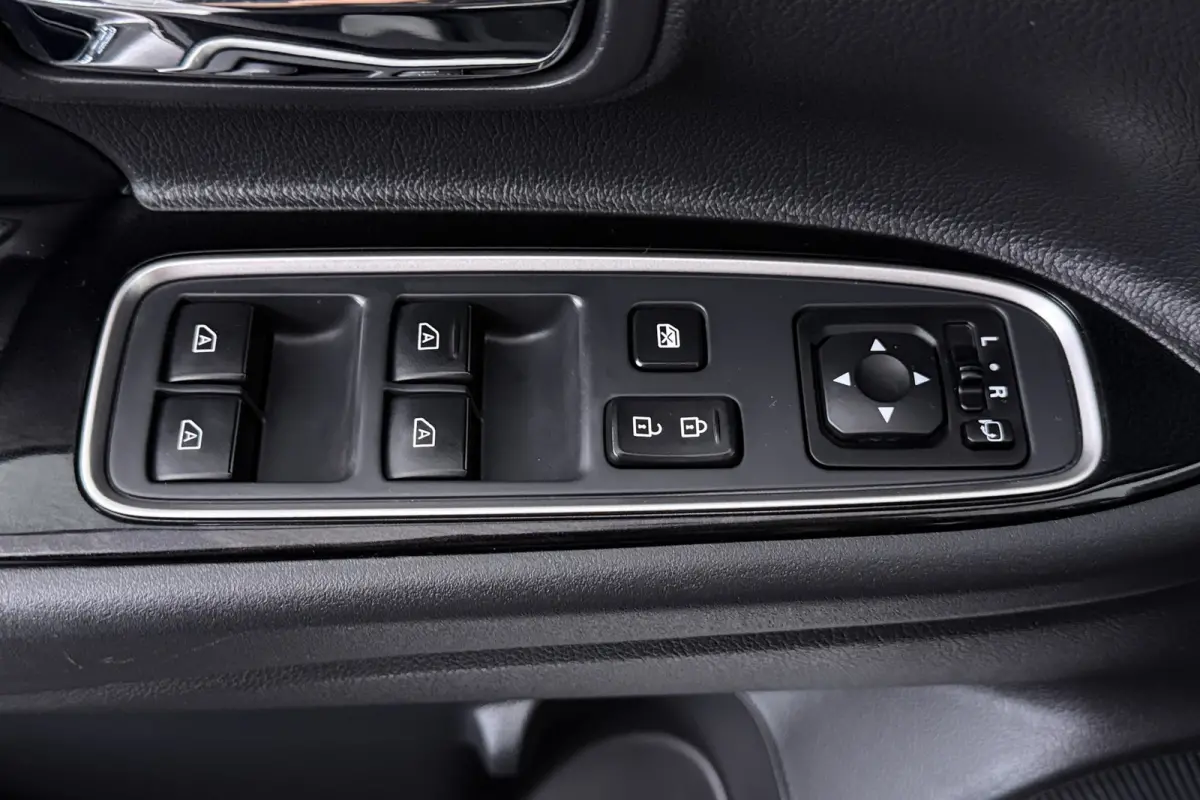 2.4 PHEV Instyle (PANORAMADAK, STUUR-/STOELVERWARMING, 360 CAMERA, LEDER, STUURBEDIENING)