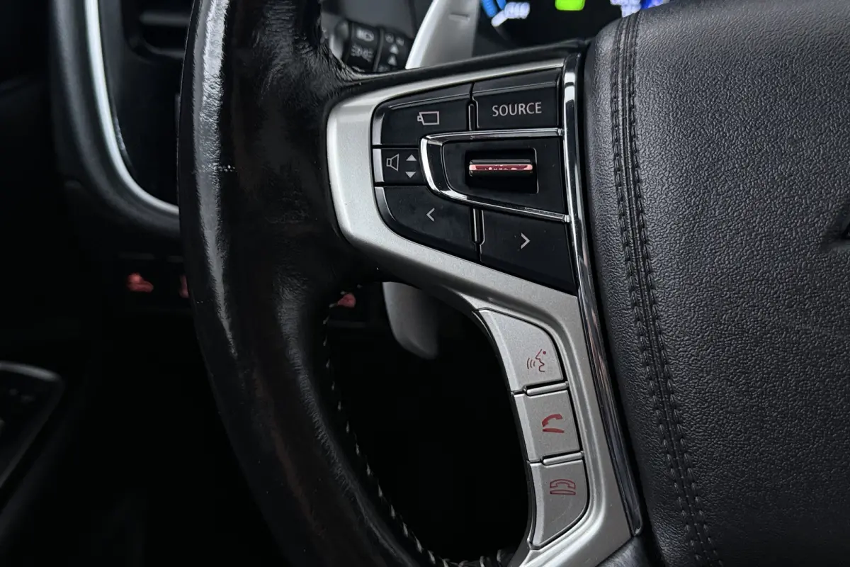 2.4 PHEV Instyle (PANORAMADAK, STUUR-/STOELVERWARMING, 360 CAMERA, LEDER, STUURBEDIENING)