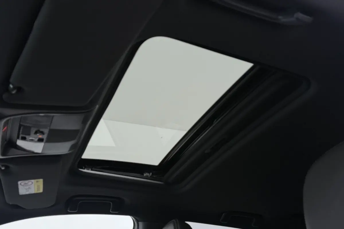 2.4 PHEV Instyle (PANORAMADAK, STUUR-/STOELVERWARMING, 360 CAMERA, LEDER, STUURBEDIENING)