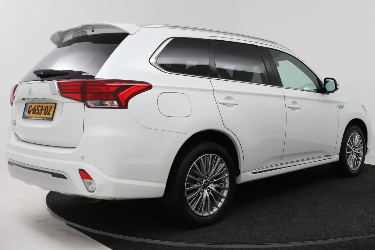2.4 PHEV Instyle (PANORAMADAK, STUUR-/STOELVERWARMING, 360 CAMERA, LEDER, STUURBEDIENING)