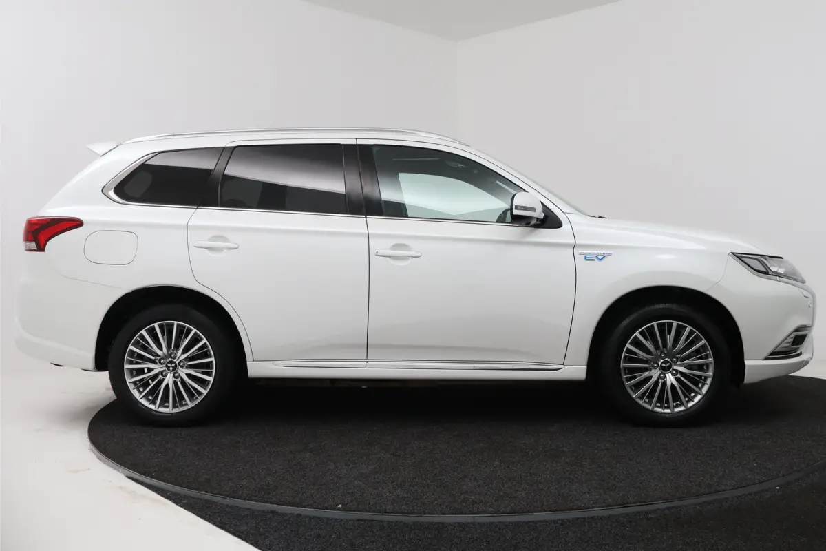 2.4 PHEV Instyle (PANORAMADAK, STUUR-/STOELVERWARMING, 360 CAMERA, LEDER, STUURBEDIENING)