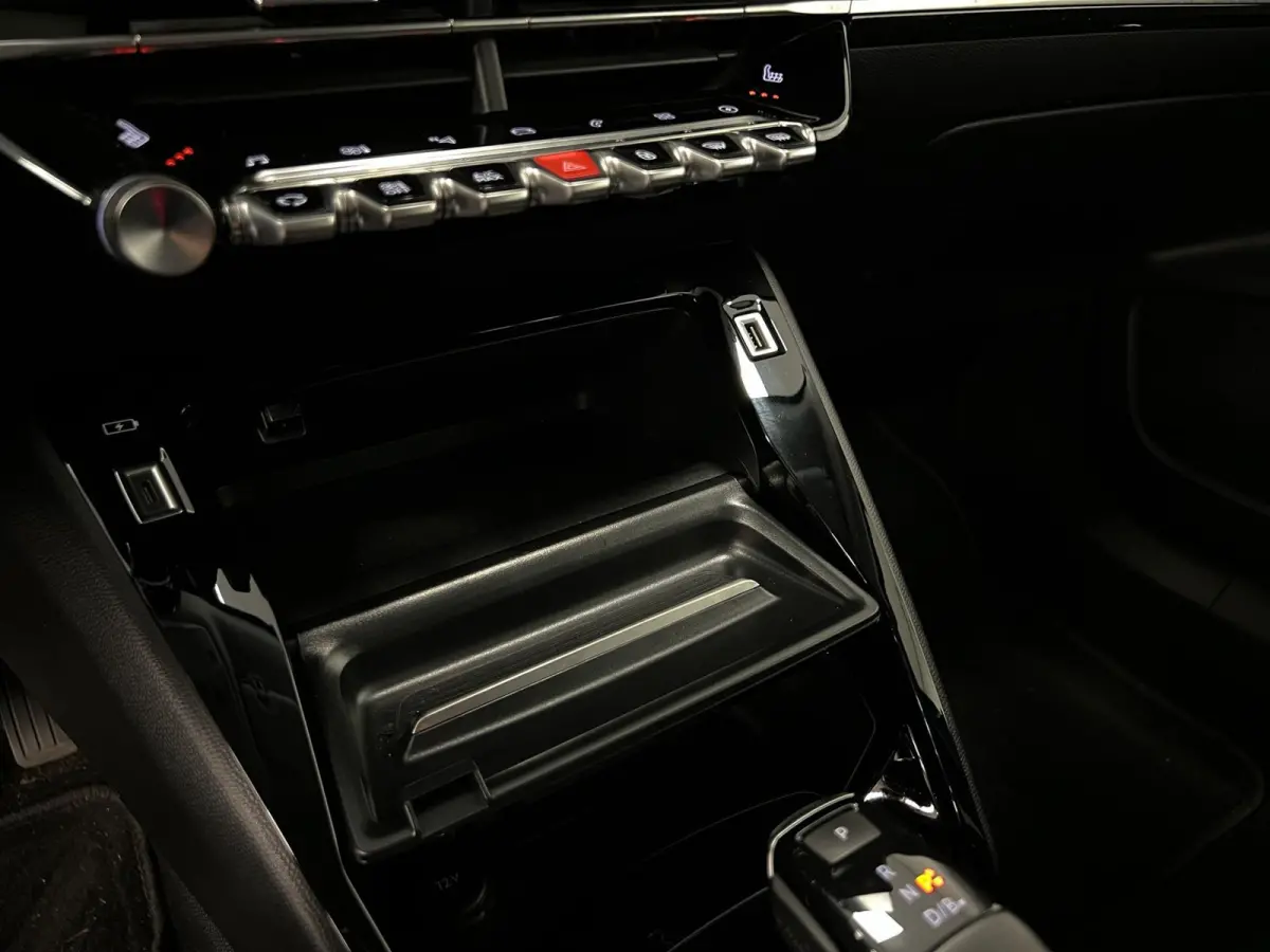 EV Allure Pack 50 kWh / 136PK / NAVI / CRUISE.C / H.LEDER /