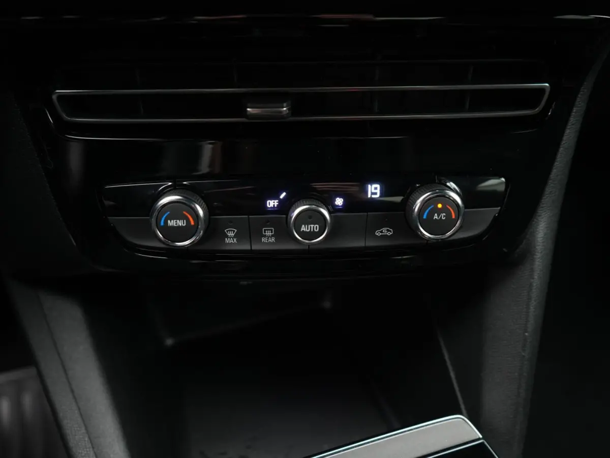 1.2 T 130 PK / GS-LINE / AUTOMAAT / NAVI / CAMERA / CLIMATE / CARPLAY /
