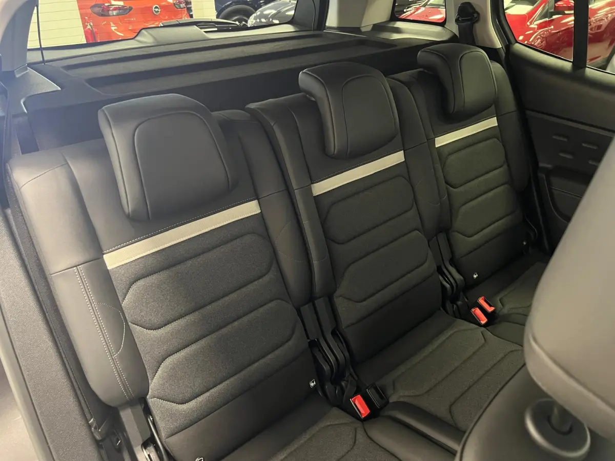 1.2 HYBRID 145PK AUTOMAAT PLUS UITV. / NAVI / STOEL-VERW. / KEYLESS / CAMERA / CRUISE.C /