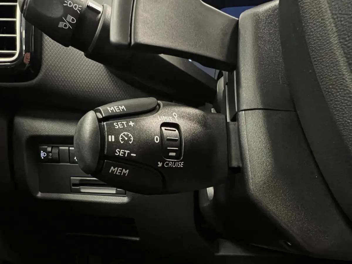 1.2 HYBRID 145PK AUTOMAAT PLUS UITV. / NAVI / STOEL-VERW. / KEYLESS / CAMERA / CRUISE.C /