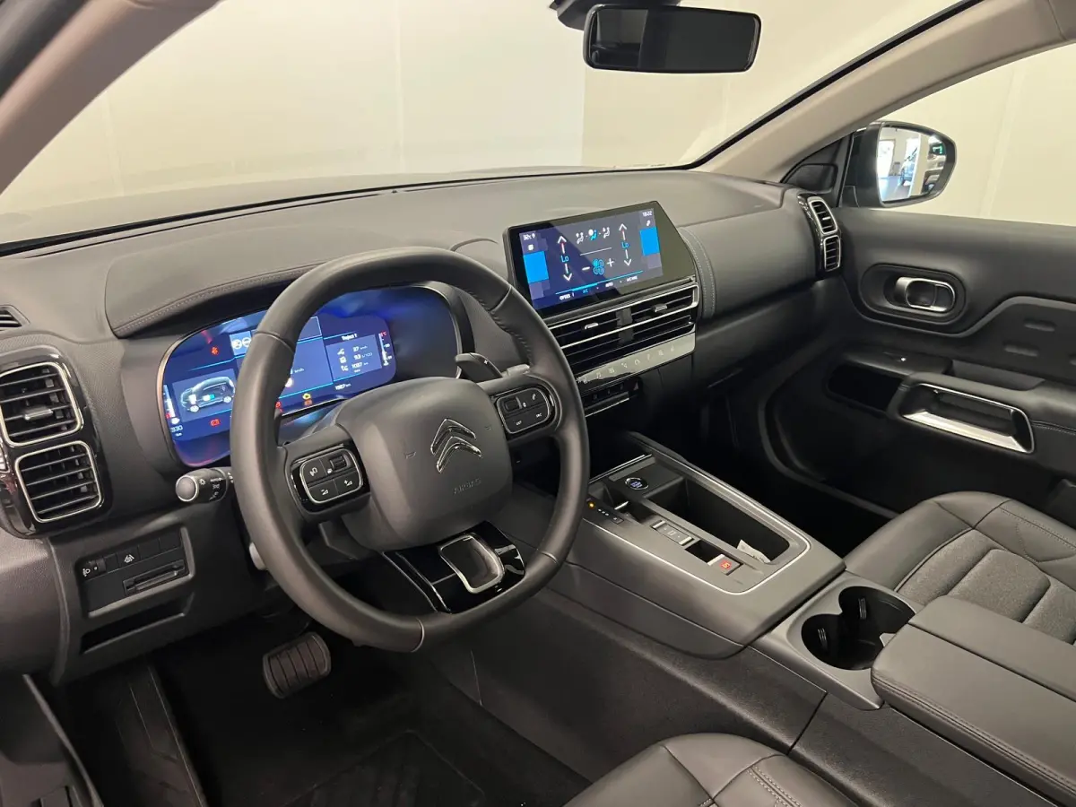 1.2 HYBRID 145PK AUTOMAAT PLUS UITV. / NAVI / STOEL-VERW. / KEYLESS / CAMERA / CRUISE.C /