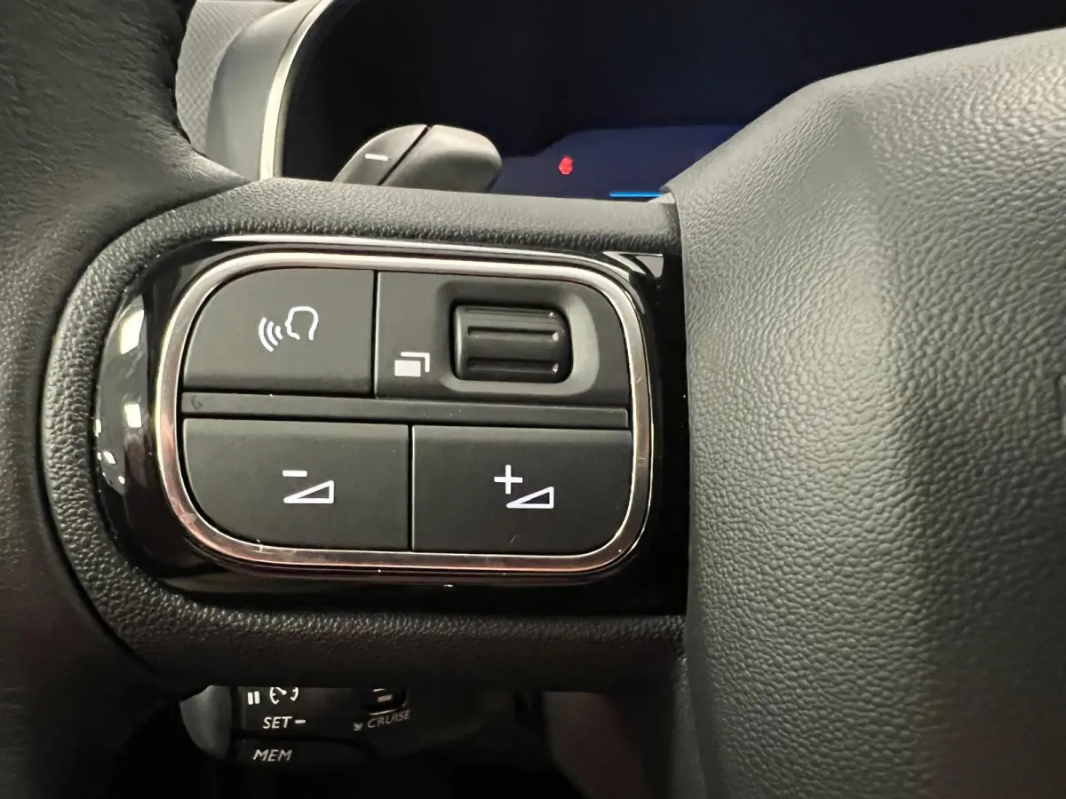 1.2 HYBRID 145PK AUTOMAAT PLUS UITV. / NAVI / STOEL-VERW. / KEYLESS / CAMERA / CRUISE.C /