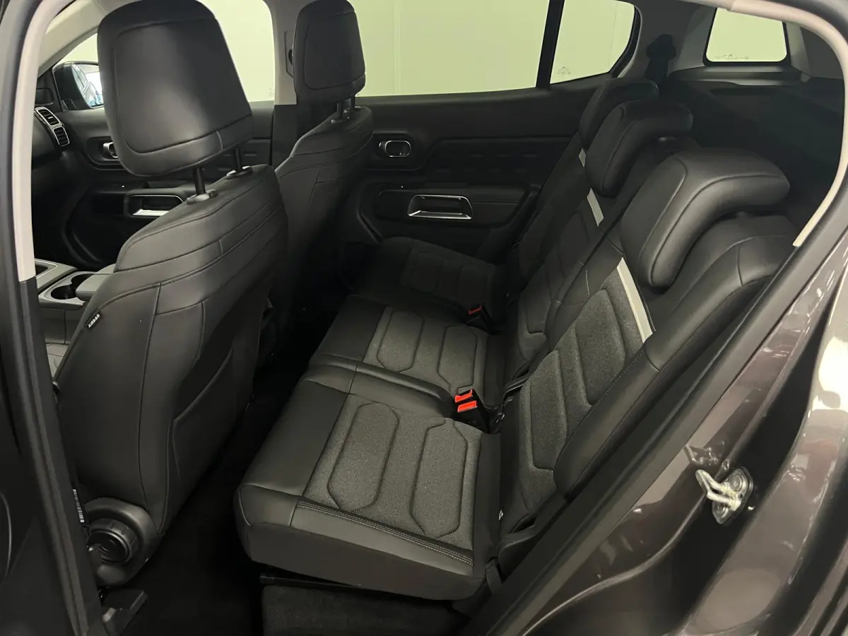 1.2 HYBRID 145PK AUTOMAAT PLUS UITV. / NAVI / STOEL-VERW. / KEYLESS / CAMERA / CRUISE.C /