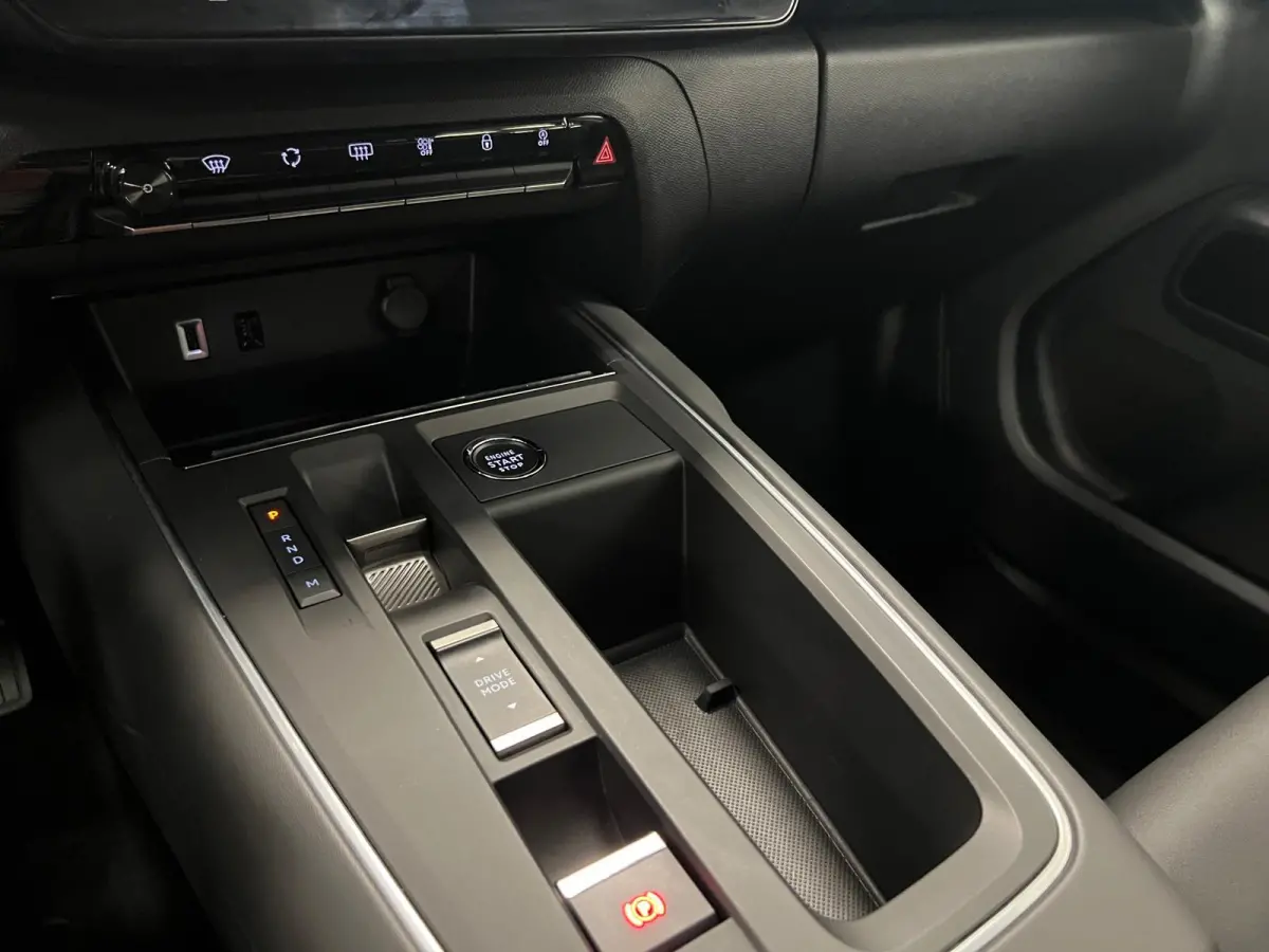 1.2 HYBRID 145PK AUTOMAAT PLUS UITV. / NAVI / STOEL-VERW. / KEYLESS / CAMERA / CRUISE.C /