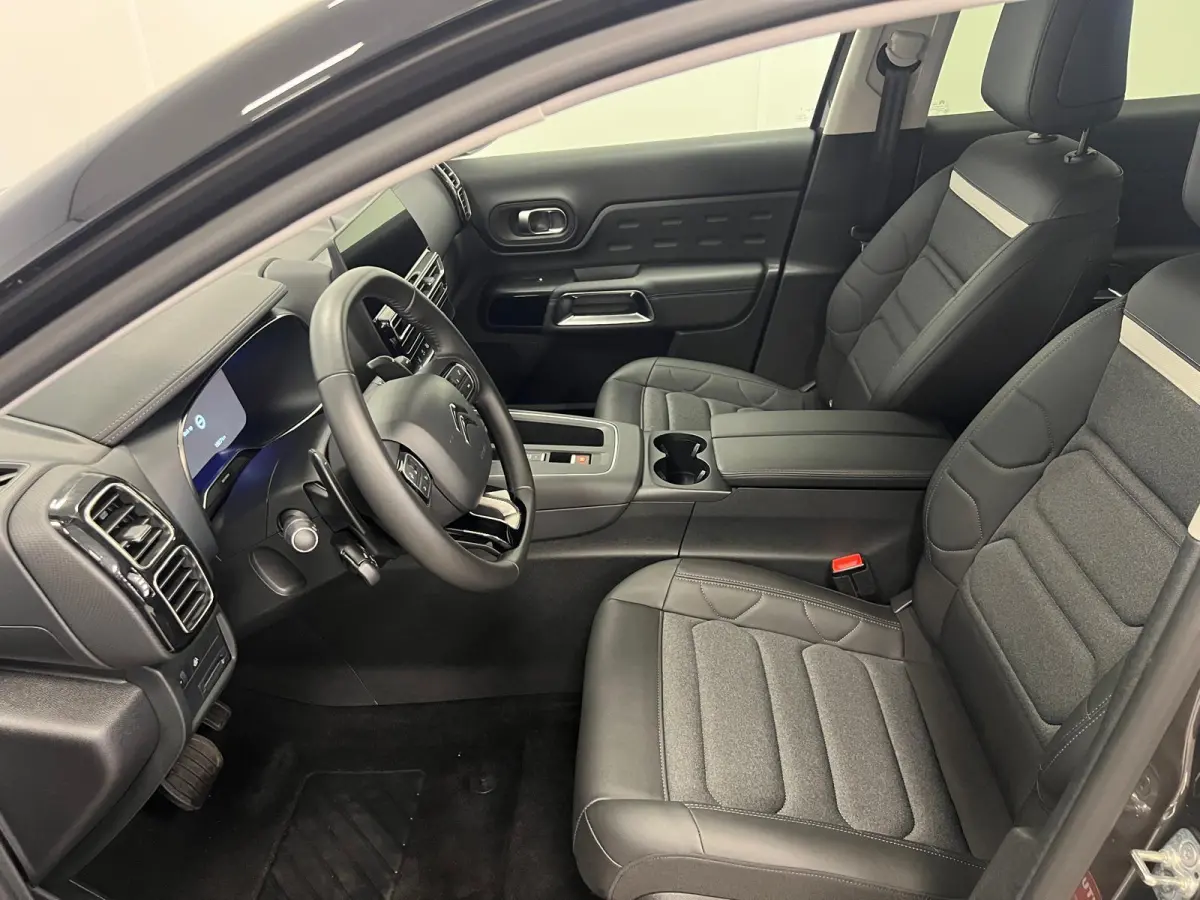 1.2 HYBRID 145PK AUTOMAAT PLUS UITV. / NAVI / STOEL-VERW. / KEYLESS / CAMERA / CRUISE.C /