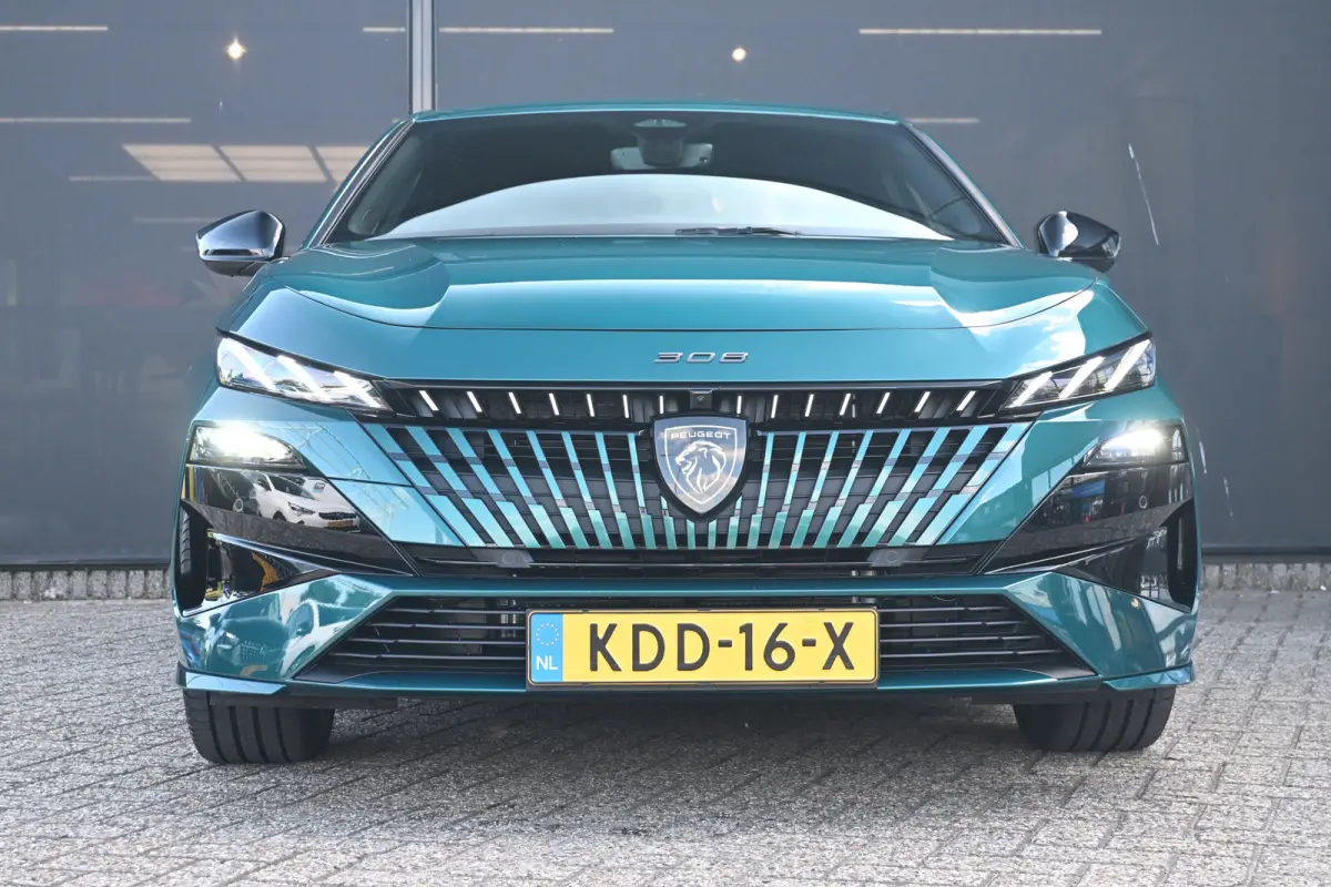 1.2 Hybrid 145 e-DCS6 GT DEMO-DEAL! Tot 8 Jaar Garantie! | 360 Camera | Adaptive Cruise | LED-Matrix | Stoelverwarming | Navigatie | Keyless-Entry | !!