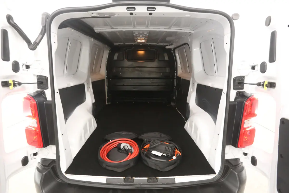 L2H1 75 kWh | Snelladen | SOH 92% | Airco | Cruise | Carplay | 3 Zits