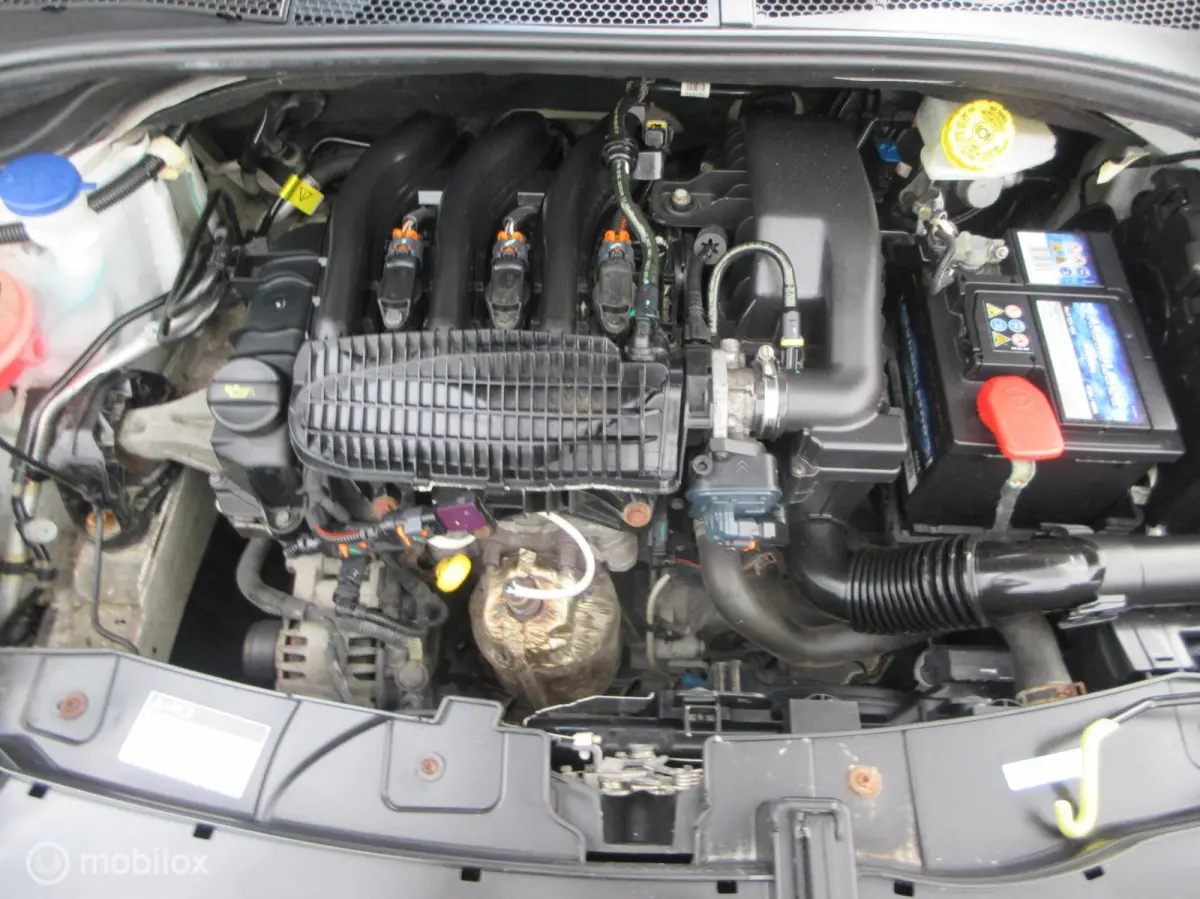 1.2 PureTech Live 5drs 121dkm Navi Cruise Climate