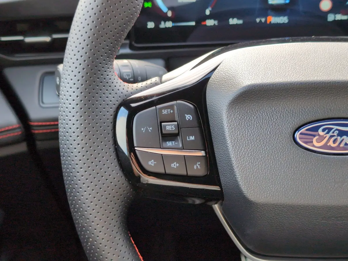 1.0 EcoBoost ST-Line X | 6-weg handmatig verstelbare passagiersstoel inclusief lendensteunverstelling | Achteruitrijcamera | Achteruitrijcamera