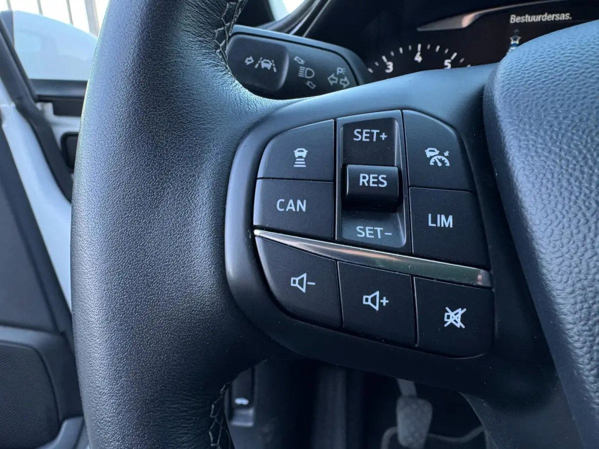 1.0 EcoBoost Titanium NIEUWE RIEM / WINTERPACK / INPARKEREN / LMV / CARPLAY / NAVIGATIE / ACC / CAMERA