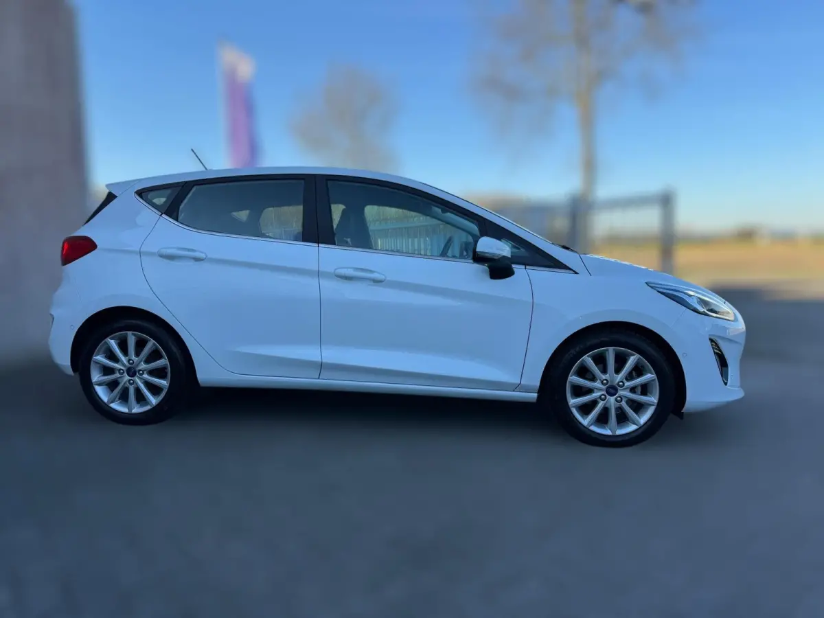 1.0 EcoBoost Titanium NIEUWE RIEM / WINTERPACK / INPARKEREN / LMV / CARPLAY / NAVIGATIE / ACC / CAMERA