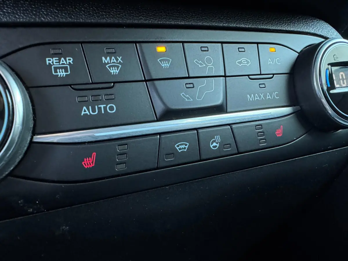 1.0 EcoBoost Titanium NIEUWE RIEM / WINTERPACK / INPARKEREN / LMV / CARPLAY / NAVIGATIE / ACC / CAMERA