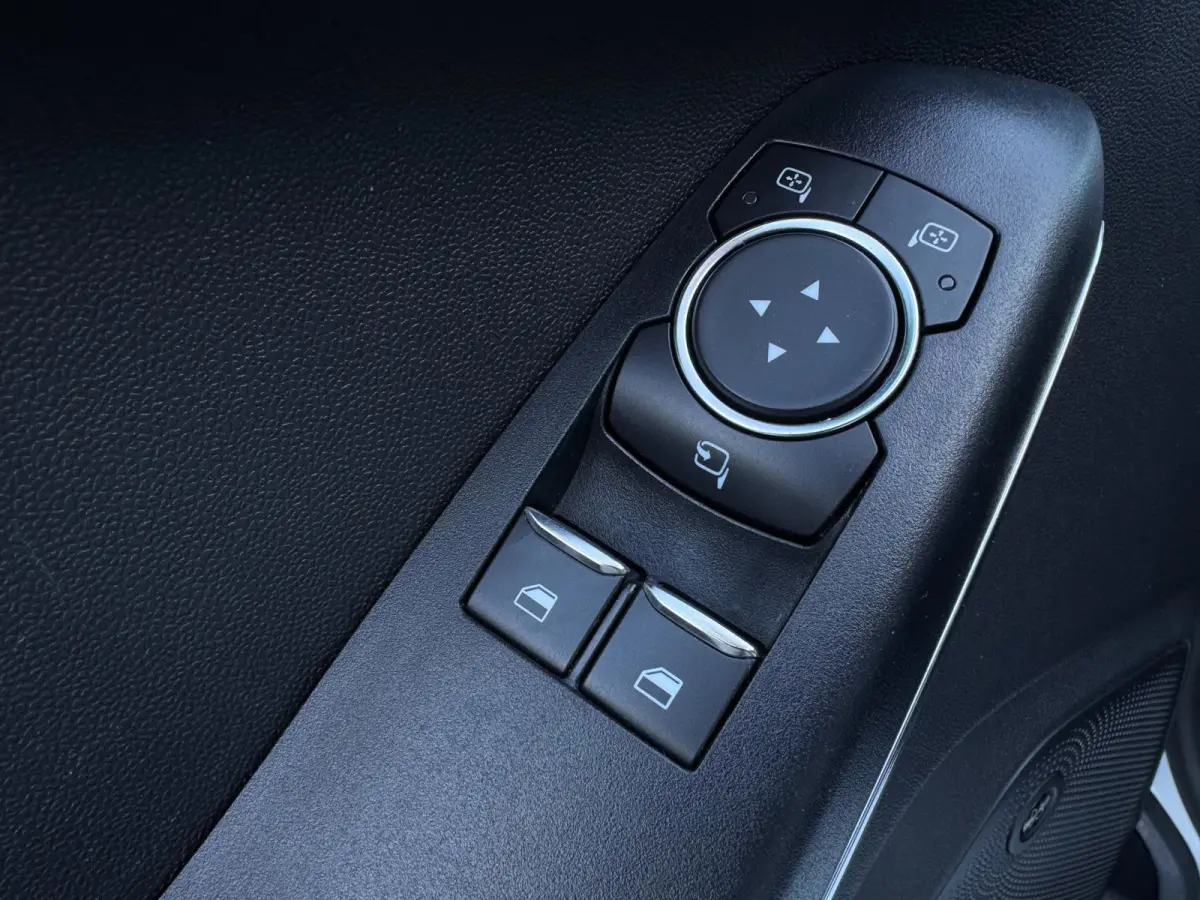 1.0 EcoBoost Titanium NIEUWE RIEM / WINTERPACK / INPARKEREN / LMV / CARPLAY / NAVIGATIE / ACC / CAMERA