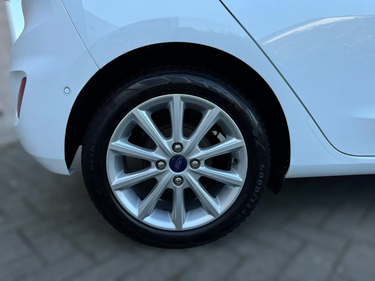 1.0 EcoBoost Titanium NIEUWE RIEM / WINTERPACK / INPARKEREN / LMV / CARPLAY / NAVIGATIE / ACC / CAMERA