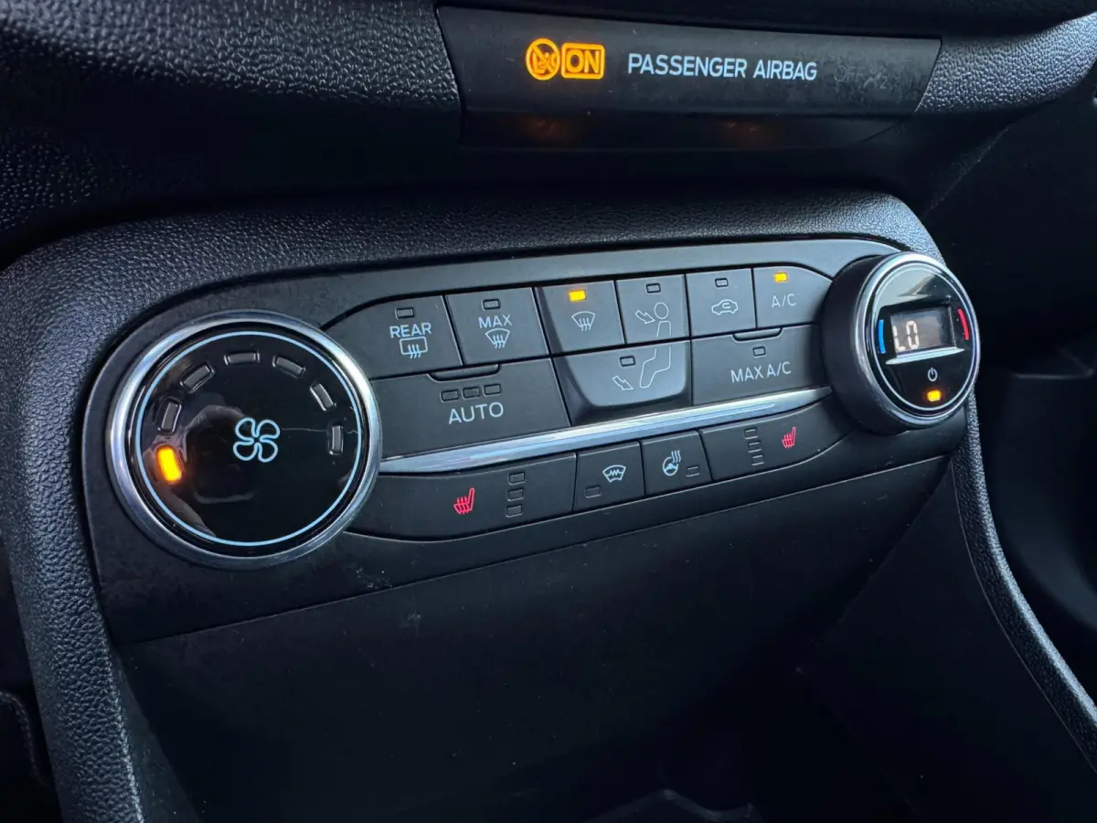 1.0 EcoBoost Titanium NIEUWE RIEM / WINTERPACK / INPARKEREN / LMV / CARPLAY / NAVIGATIE / ACC / CAMERA