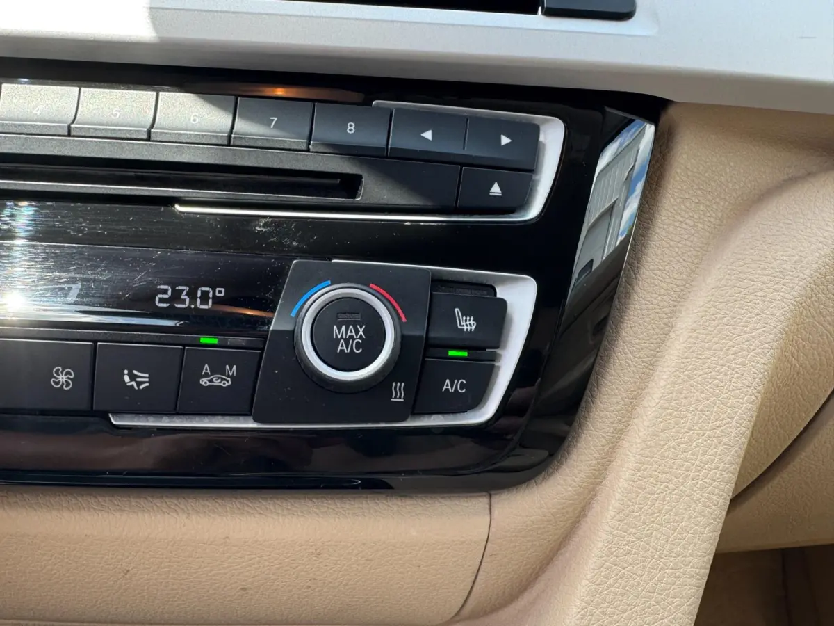320i High Executive 184 PK / PDC / NAVIGATIE / CRUISE / NL AUTO / LEDER / AUTOMAAT