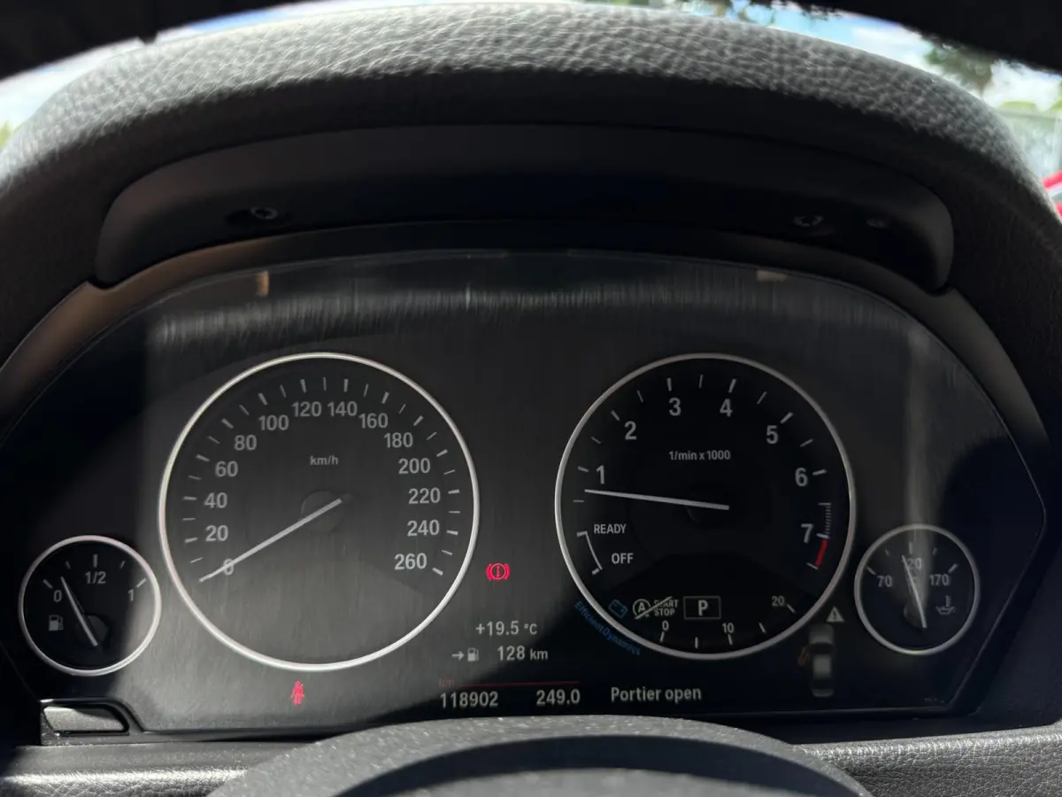 320i High Executive 184 PK / PDC / NAVIGATIE / CRUISE / NL AUTO / LEDER / AUTOMAAT