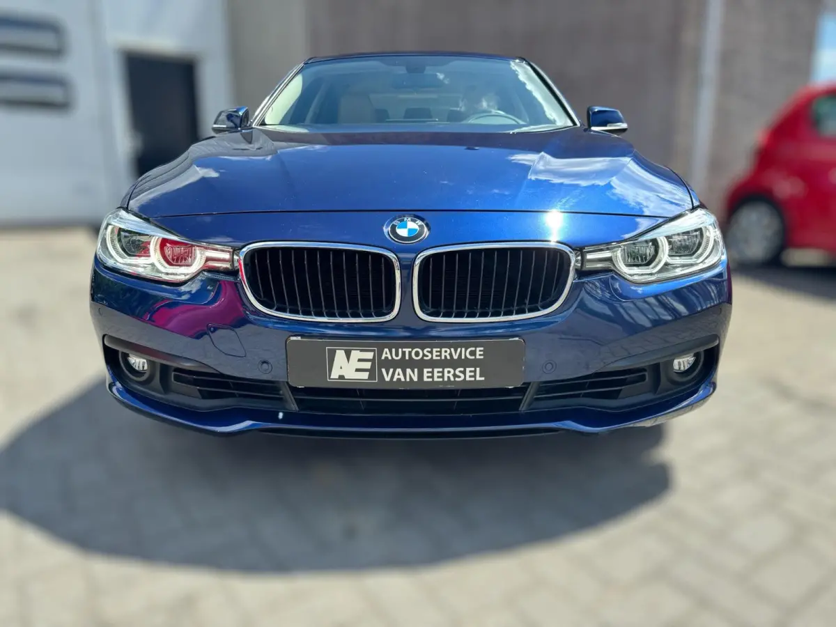 320i High Executive 184 PK / PDC / NAVIGATIE / CRUISE / NL AUTO / LEDER / AUTOMAAT