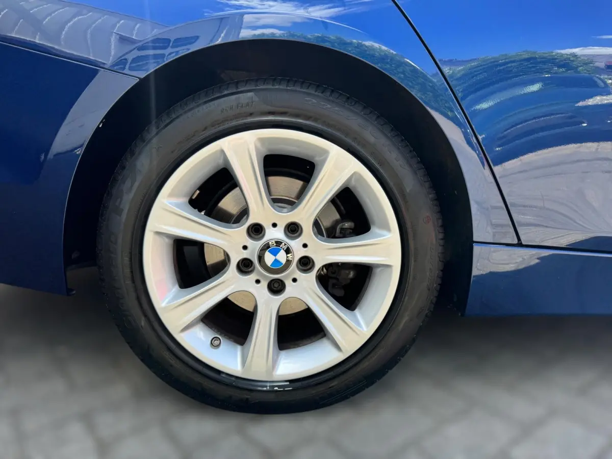 320i High Executive 184 PK / PDC / NAVIGATIE / CRUISE / NL AUTO / LEDER / AUTOMAAT