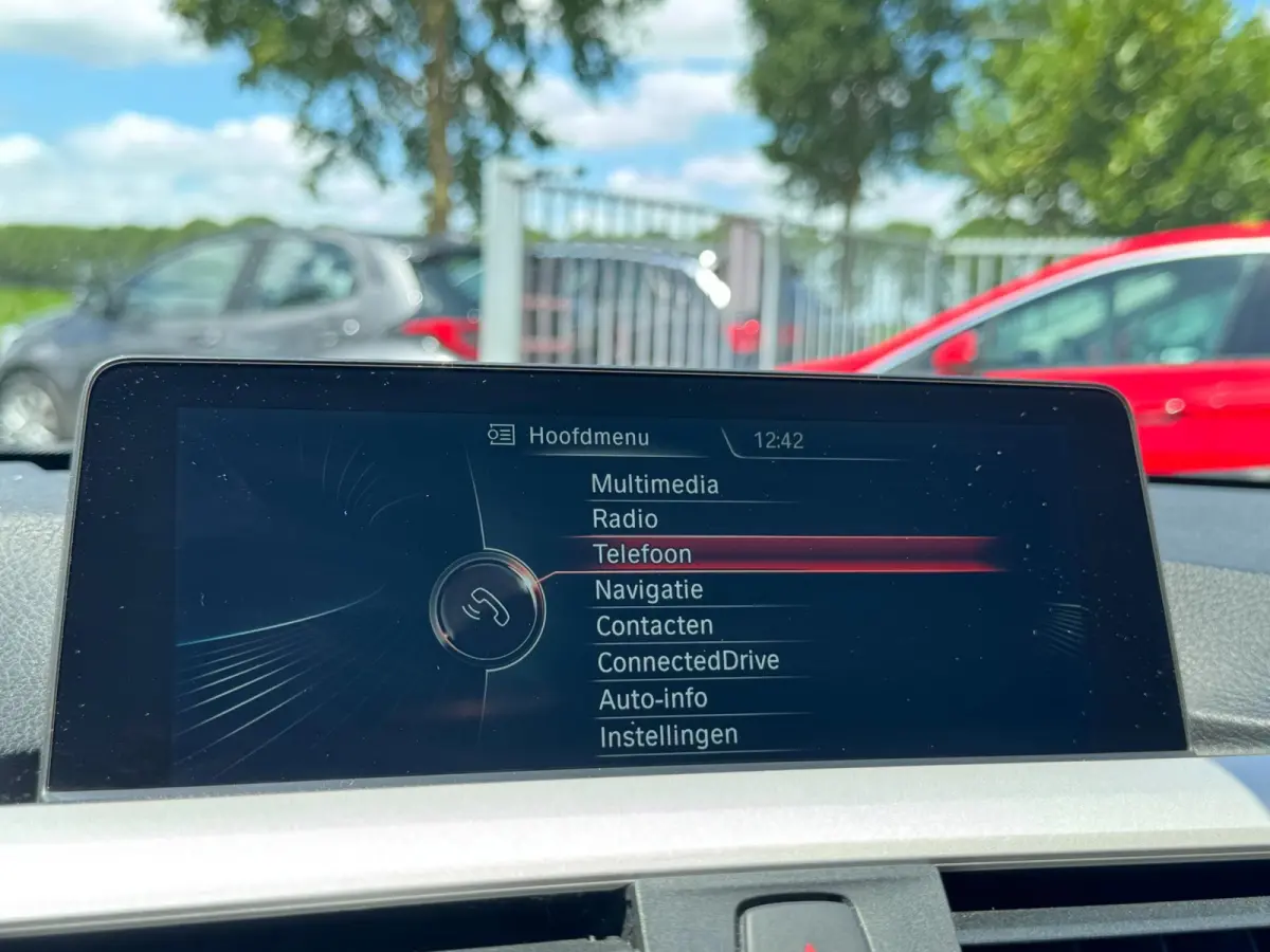 320i High Executive 184 PK / PDC / NAVIGATIE / CRUISE / NL AUTO / LEDER / AUTOMAAT
