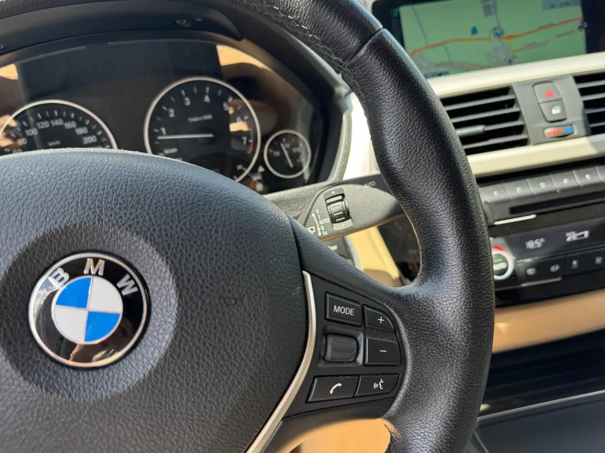 320i High Executive 184 PK / PDC / NAVIGATIE / CRUISE / NL AUTO / LEDER / AUTOMAAT