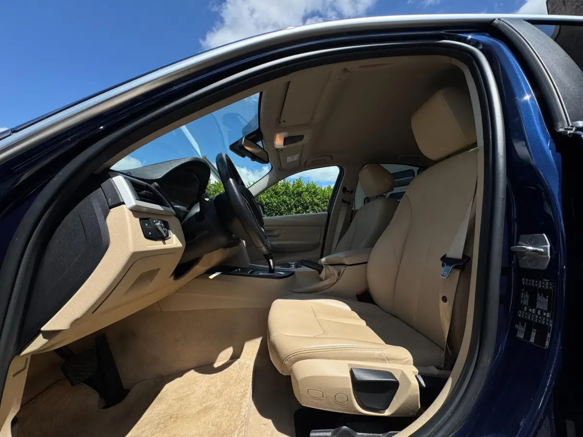 320i High Executive 184 PK / PDC / NAVIGATIE / CRUISE / NL AUTO / LEDER / AUTOMAAT