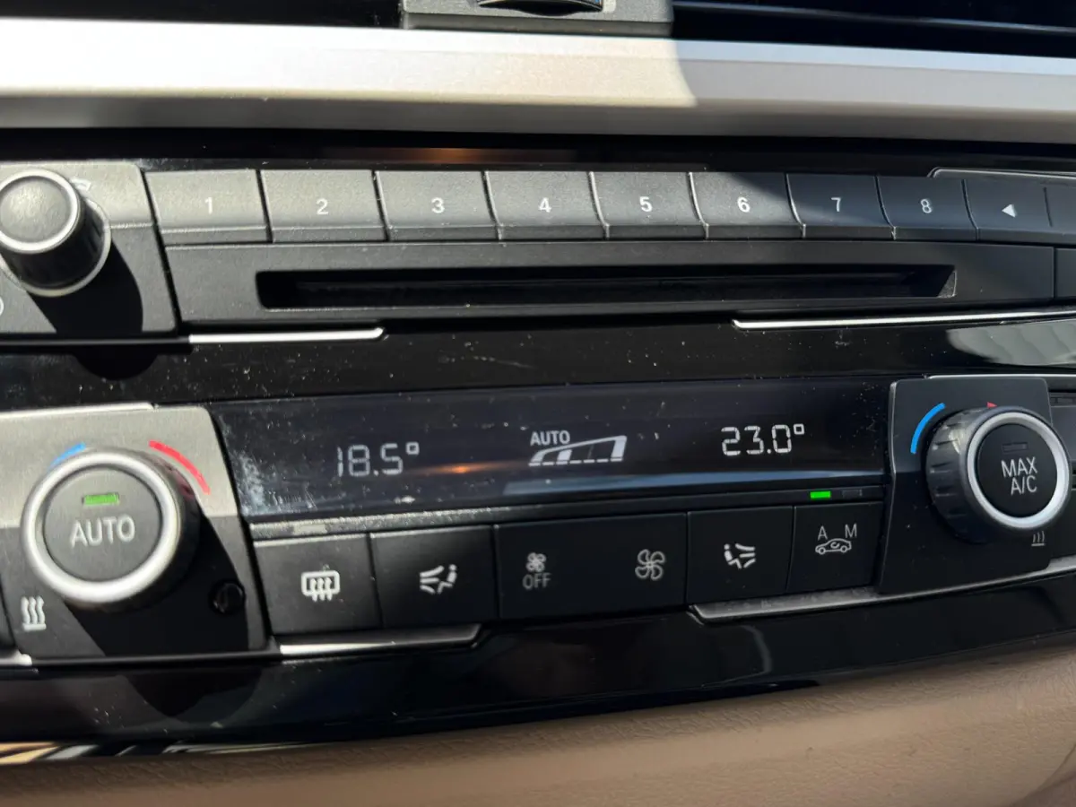 320i High Executive 184 PK / PDC / NAVIGATIE / CRUISE / NL AUTO / LEDER / AUTOMAAT