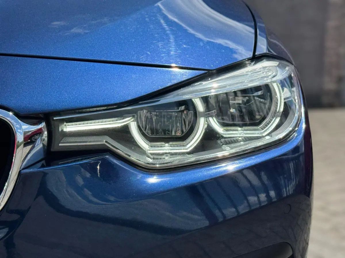 320i High Executive 184 PK / PDC / NAVIGATIE / CRUISE / NL AUTO / LEDER / AUTOMAAT