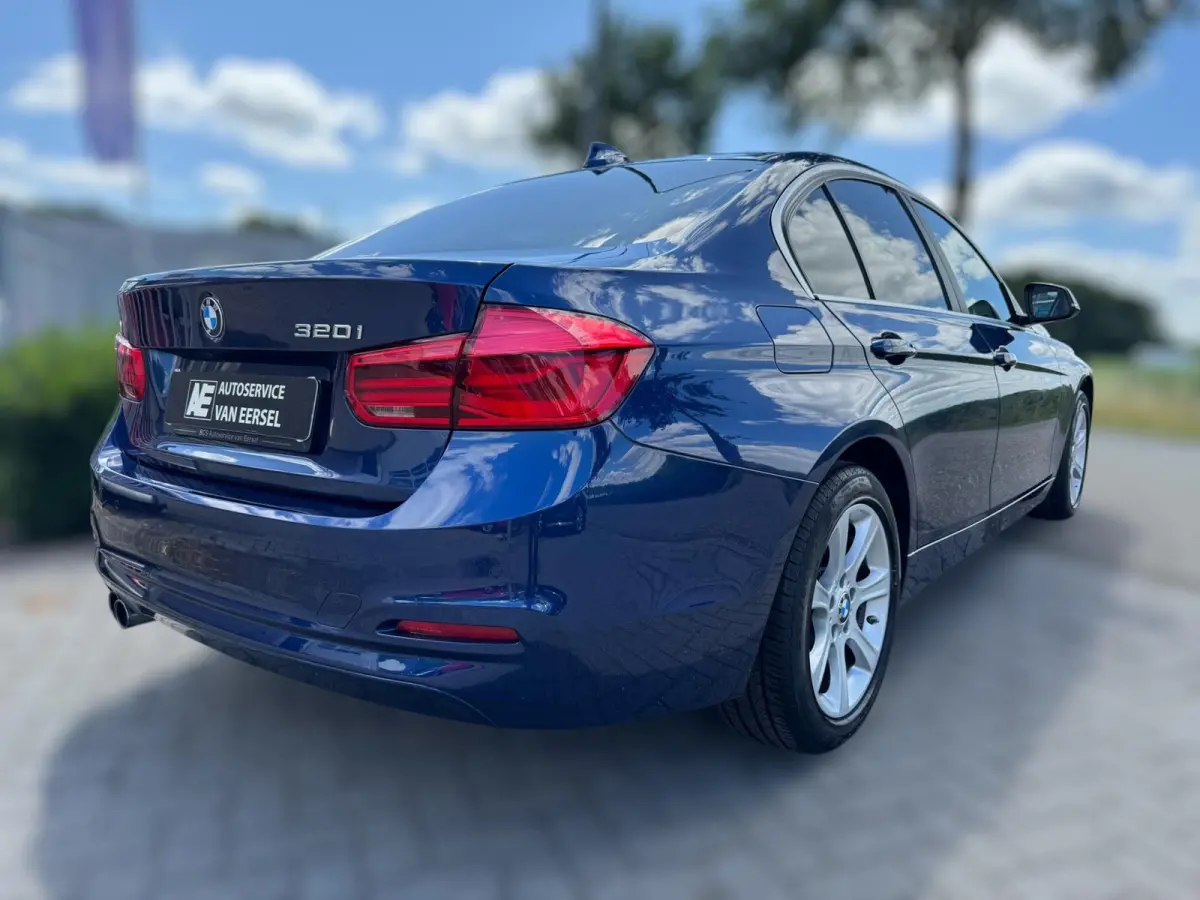 320i High Executive 184 PK / PDC / NAVIGATIE / CRUISE / NL AUTO / LEDER / AUTOMAAT