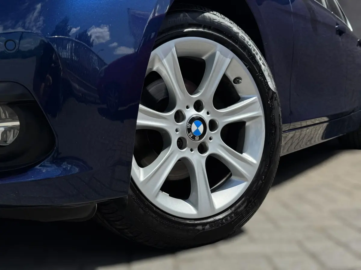 320i High Executive 184 PK / PDC / NAVIGATIE / CRUISE / NL AUTO / LEDER / AUTOMAAT